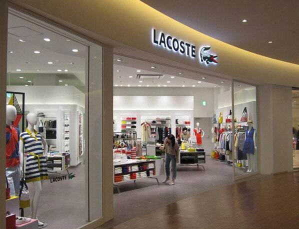 LACOSTE鳄鱼店门头